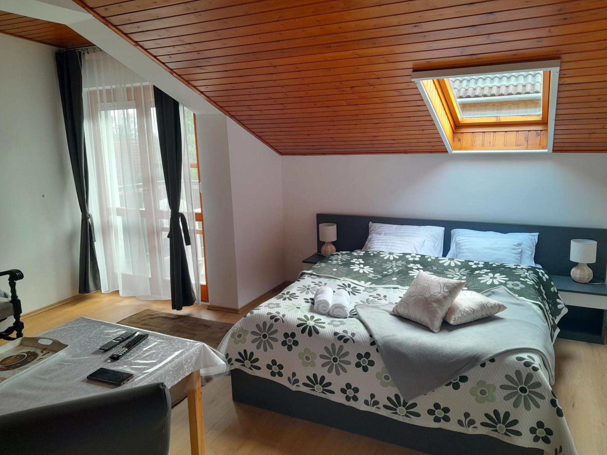 זלקרוס Nyirfa Apartmanhaz מראה חיצוני תמונה